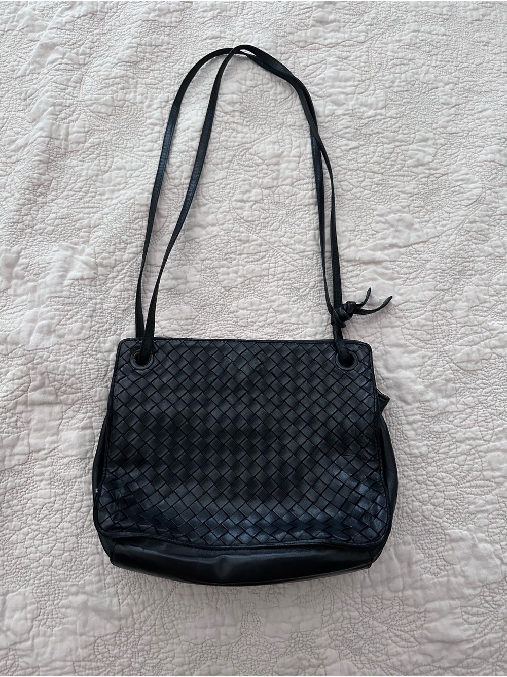 Vintage Classic Black Woven Bottega Veneta Shoulder Bag - Women
